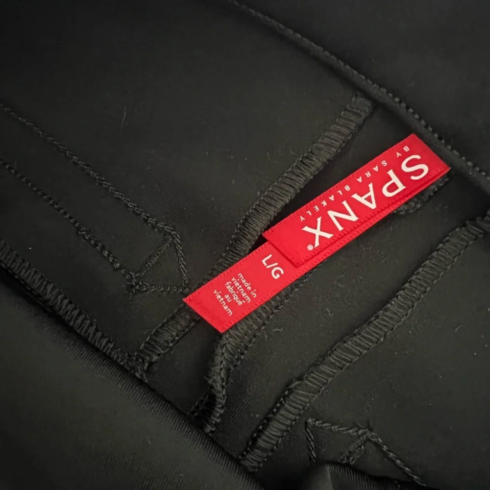 Spanx Women’s Slim Tapered Ponte Pant in Black size Large - Picture 4 of 6
